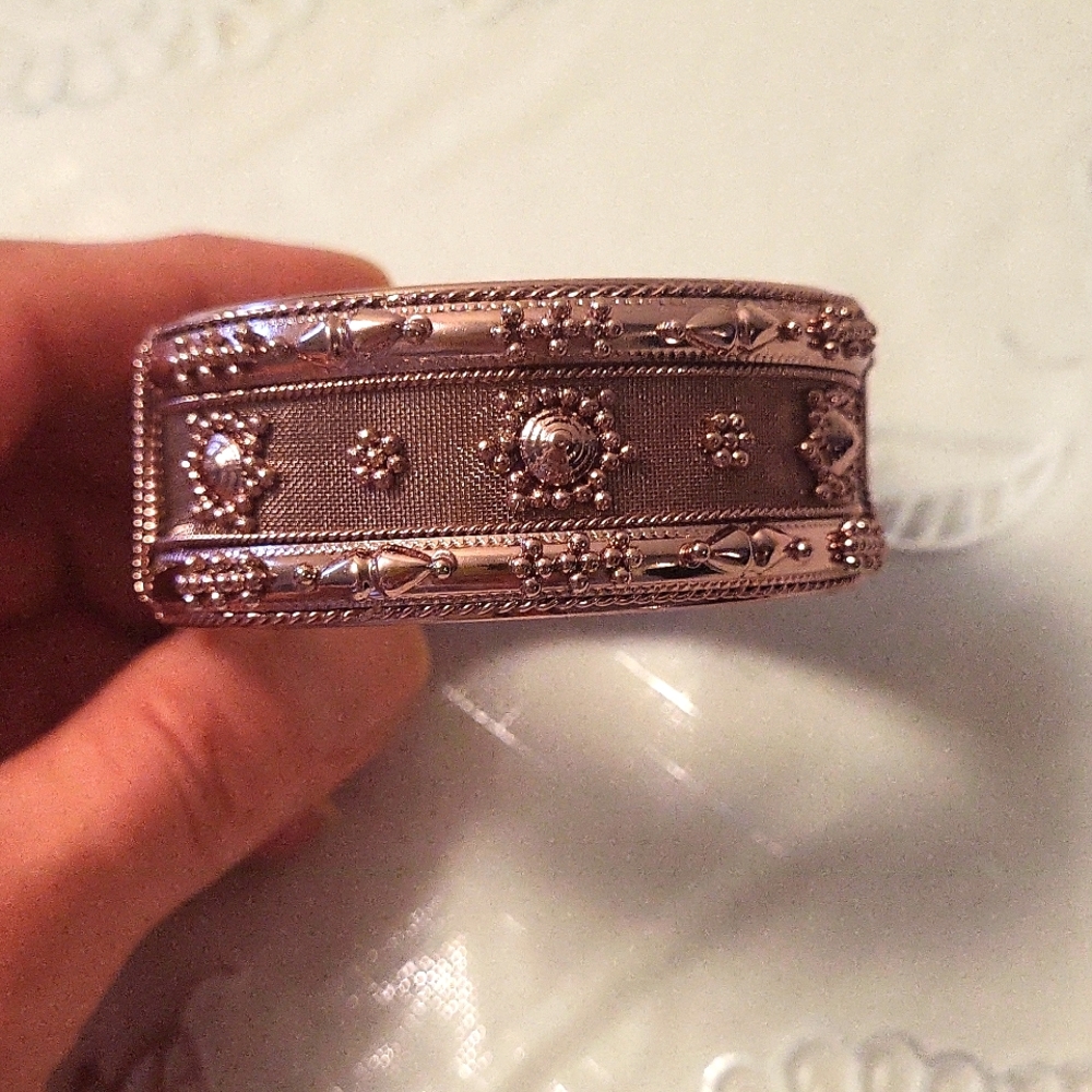 Clip on bracelet